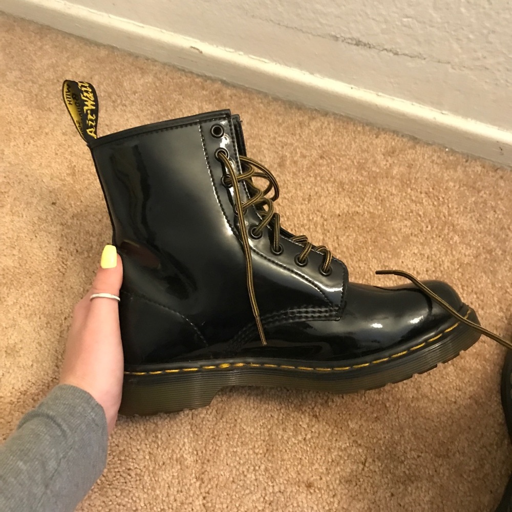 🤩DR. MARTENS